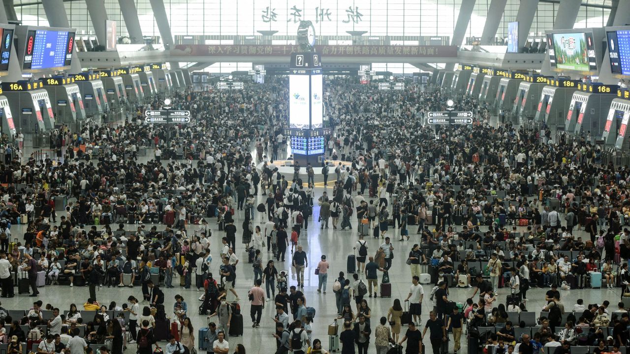 Passengers crowd a railway station in Hangzhou in China's eastern Zhejiang province on September 28, 2023. 