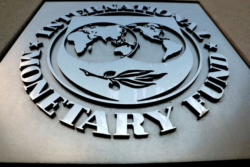 © Reuters. The International Monetary Fund (IMF) logo is seen outside the headquarters building in Washington, U.S., September 4, 2018. REUTERS/Yuri Gripas/File Photo